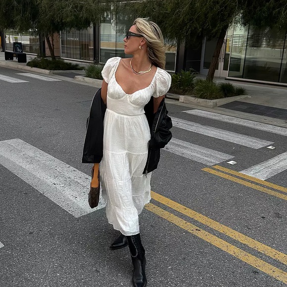 NWT - Showpo ANITA MIDI DRESS - PUFF SLEEVE TIERED DRESS IN WHITE - Picture 4 of 15